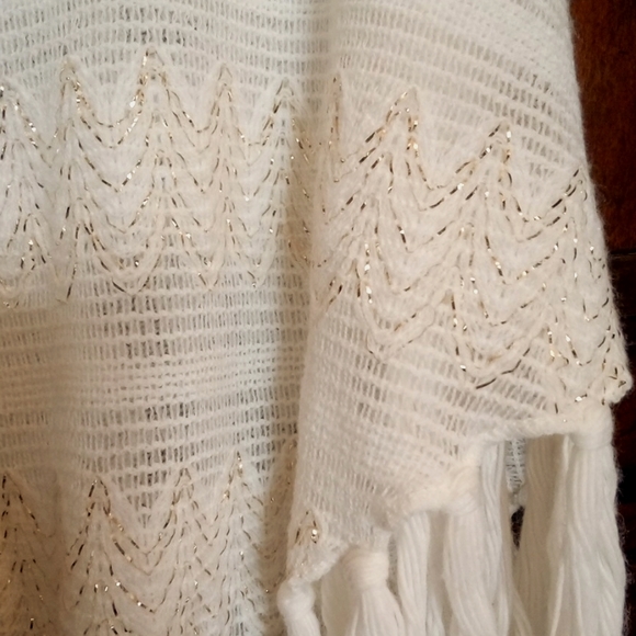 Vintage Knit Shawl with Golden Thread Chevron Pattern - Picture 9 of 9